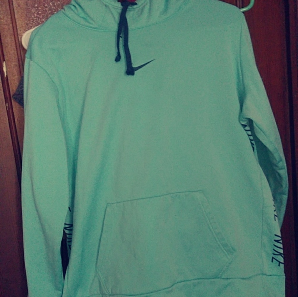 nike sweatshirt
